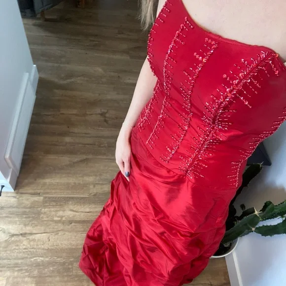 Grad Dress - Picture 5 of 9